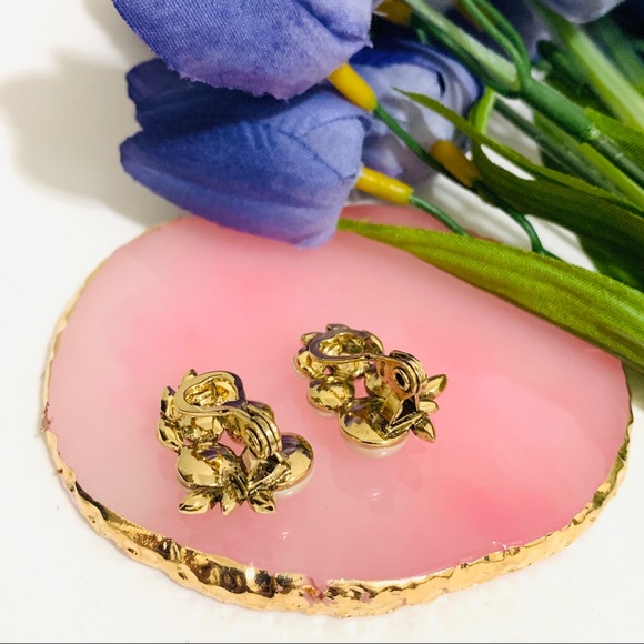 🌹Vintage Monet Gold crystal Pearl clip earring - Picture 15 of 17